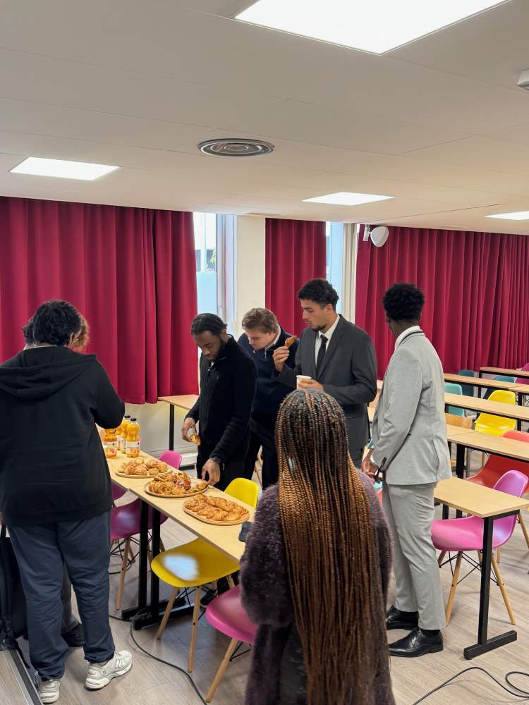 Petit déjeuner partagé entre les étudiants