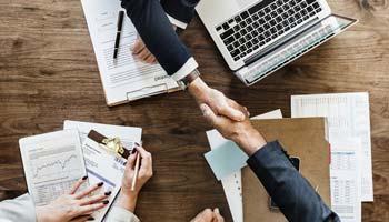 Quelles compétences requises pour travailler dans la banque et relations entreprises ?